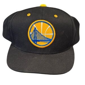 Golden State Warriors Snap Back Hat Velour Black Yellow Mitchell Ness NBA